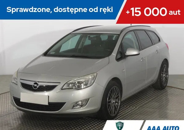 małopolskie Opel Astra cena 25000 przebieg: 218616, rok produkcji 2011 z Resko